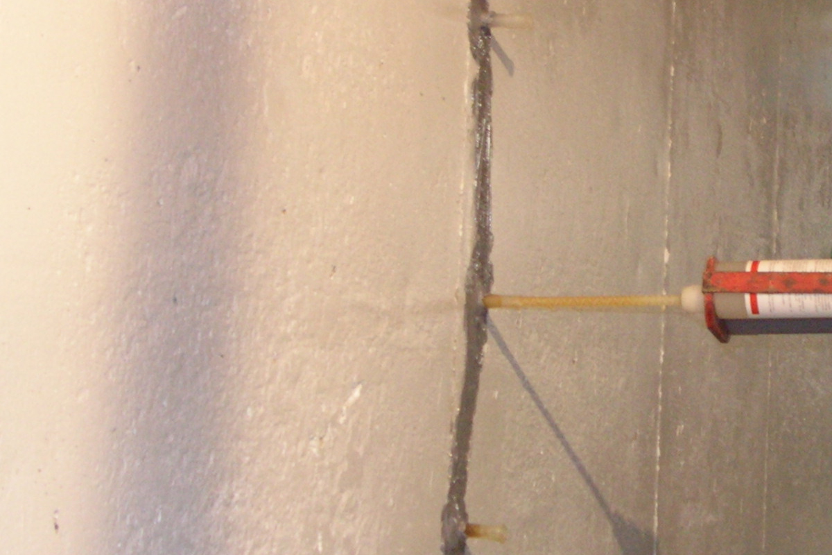 crack in foundation wall in basement