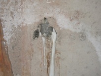 Polyurethane injection of tie-rod hole